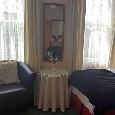 Franklyn Bed & Breakfast *